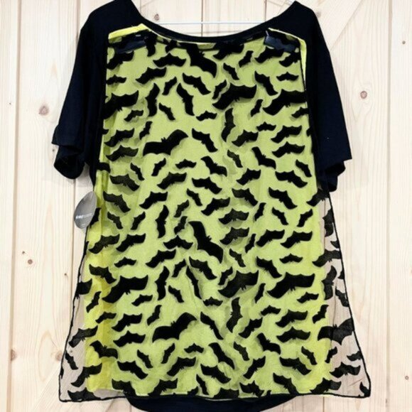 5/$20 NEW 3Pc XL Beaded Batman Tee & Cape Set - Picture 5 of 8